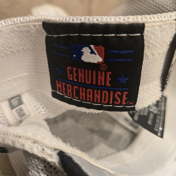 NY Yankees 39Thirty Mesh Back Size Small-Medium New Era Genuine MLB Stitched - Picture 9 of 12